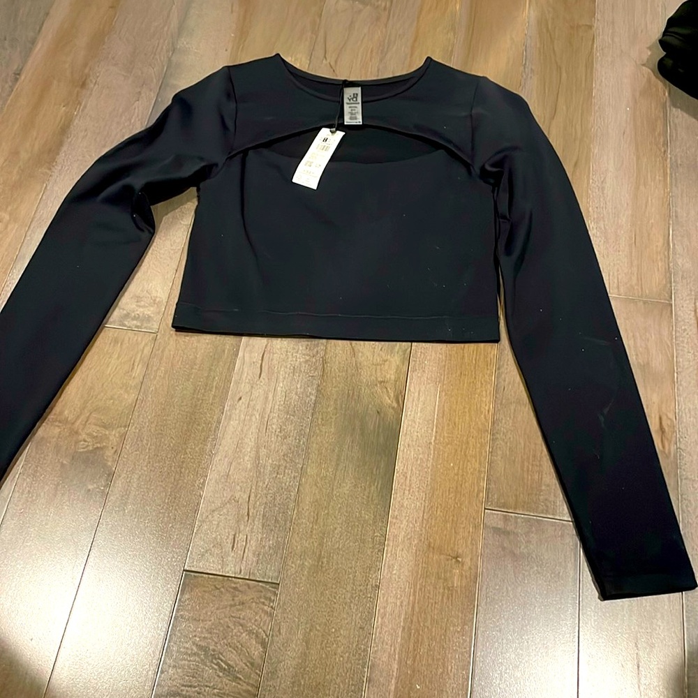 Crop black long sleeve top